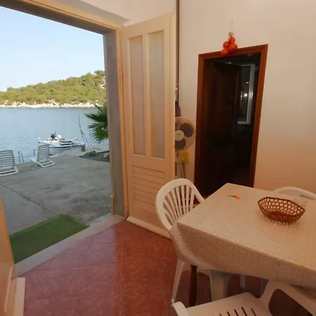 Zaklopatica 8346a Lastovo